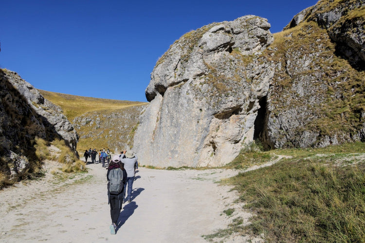 Trekking Sul Gran Sasso tra Monte Siella e Canyon dello Scoppaturo con finale di arrosticini – Parco Nazionale Gran Sasso e Monti della Laga, Abruzzo | Strike Adventure