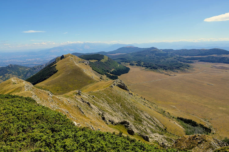 Trekking Sul Gran Sasso tra Monte Siella e Canyon dello Scoppaturo con finale di arrosticini – Parco Nazionale Gran Sasso e Monti della Laga, Abruzzo | Strike Adventure