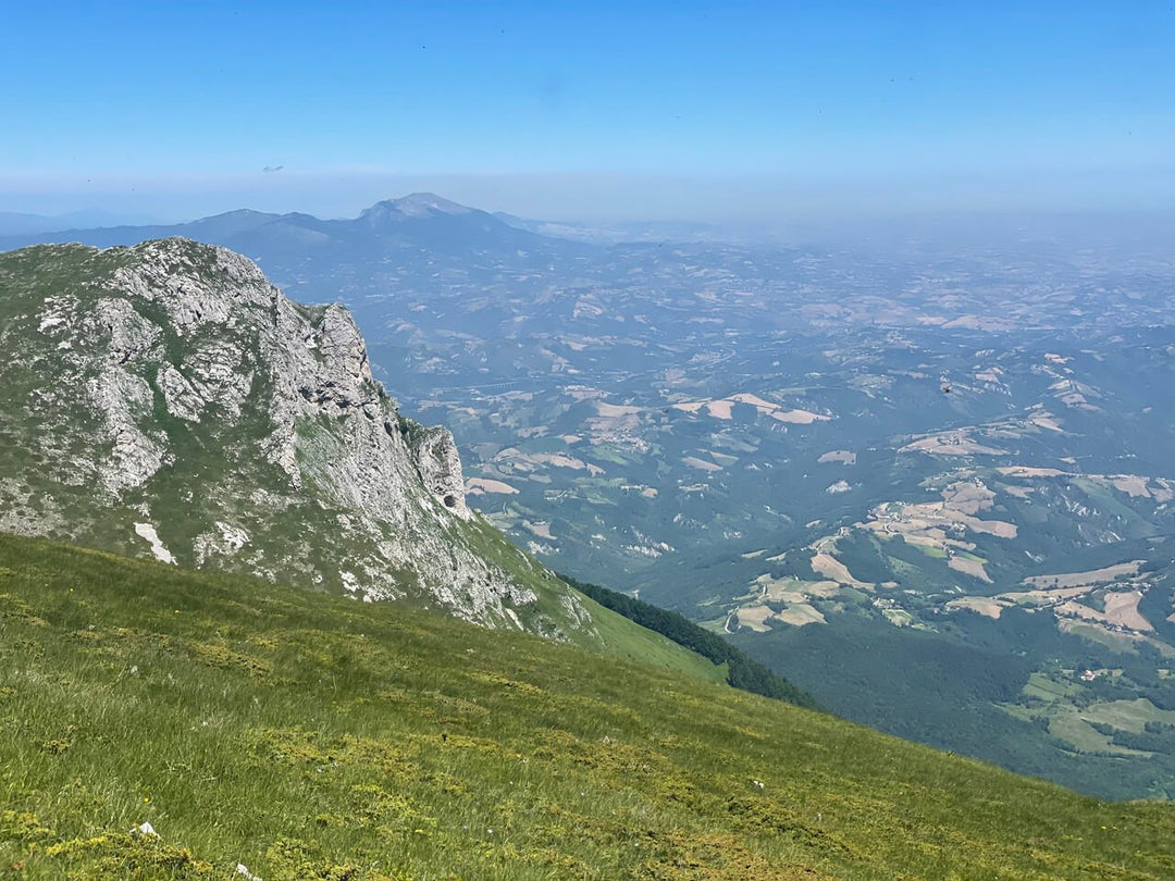 Sul Gran Sasso tra Monte Siella e Canyon dello Scoppaturo con finale di arrosticini - Strike Adventure