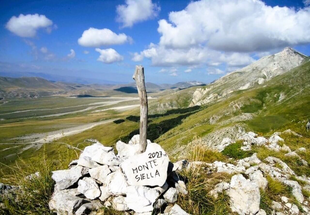 Sul Gran Sasso tra Monte Siella e Canyon dello Scoppaturo con finale di arrosticini - Strike Adventure