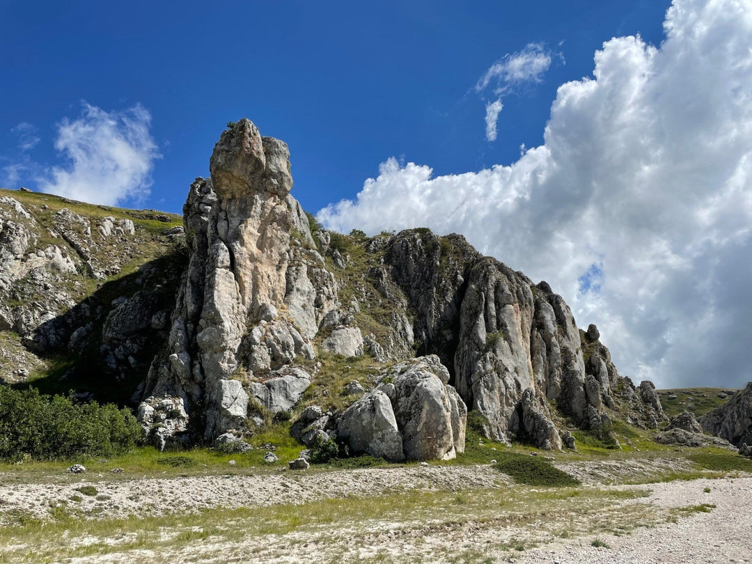 Trekking Sul Gran Sasso tra Monte Siella e Canyon dello Scoppaturo con finale di arrosticini – Parco Nazionale Gran Sasso e Monti della Laga, Abruzzo | Strike Adventure