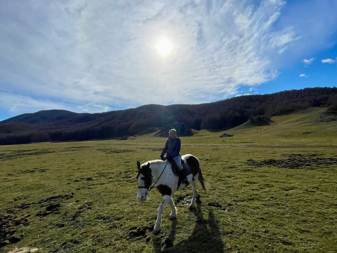 Trekking Equestre tra i Monti Simbruini: una giornata a cavallo con pranzo in Rifugio - Strike Adventure