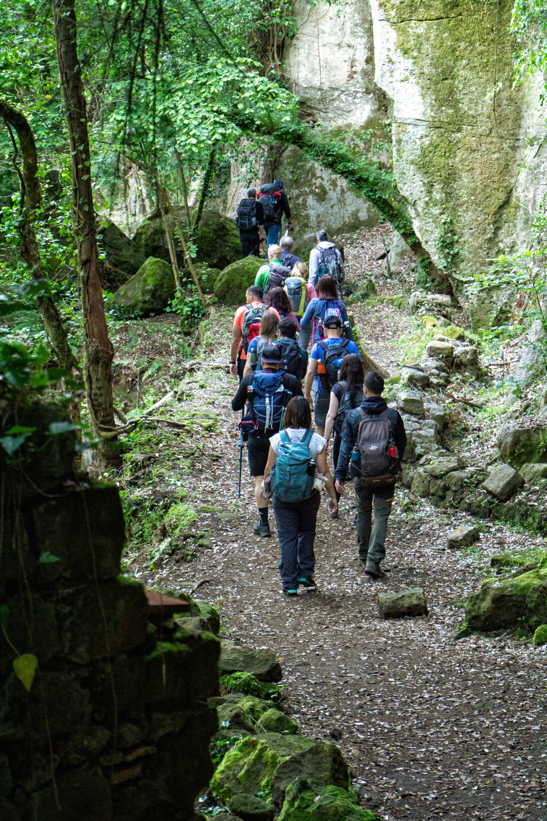 Trekking Escursione tra storia e natura: la piramide etrusca e il sito di S.Cecilia – Area Archeologica di Bomarzo, Lazio | Strike Adventure