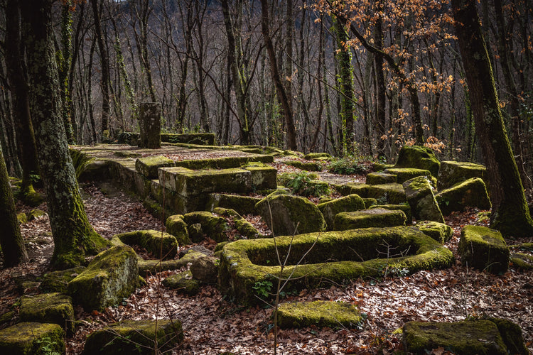 Trekking Escursione tra storia e natura: la piramide etrusca e il sito di S.Cecilia – Area Archeologica di Bomarzo, Lazio | Strike Adventure