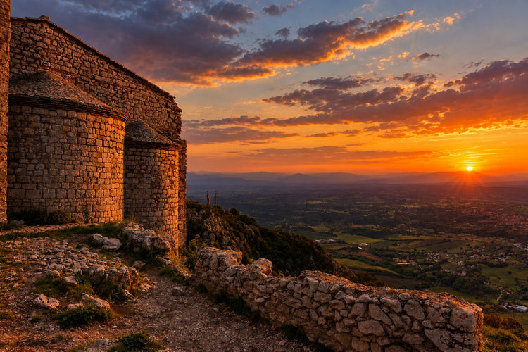 Trekking Il Monte Soratte e i suoi eremi al tramonto – Riserva Naturale Regionale Monte Soratte, Lazio | Strike Adventure