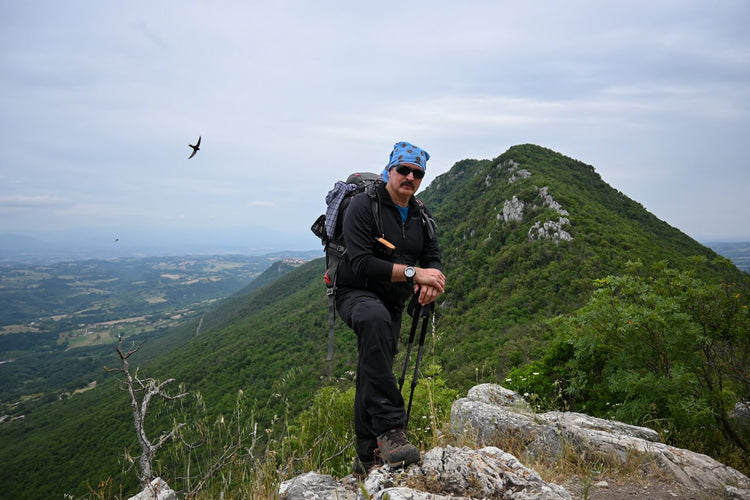 Trekking Il Monte Soratte e i suoi eremi al tramonto – Riserva Naturale Regionale Monte Soratte, Lazio | Strike Adventure