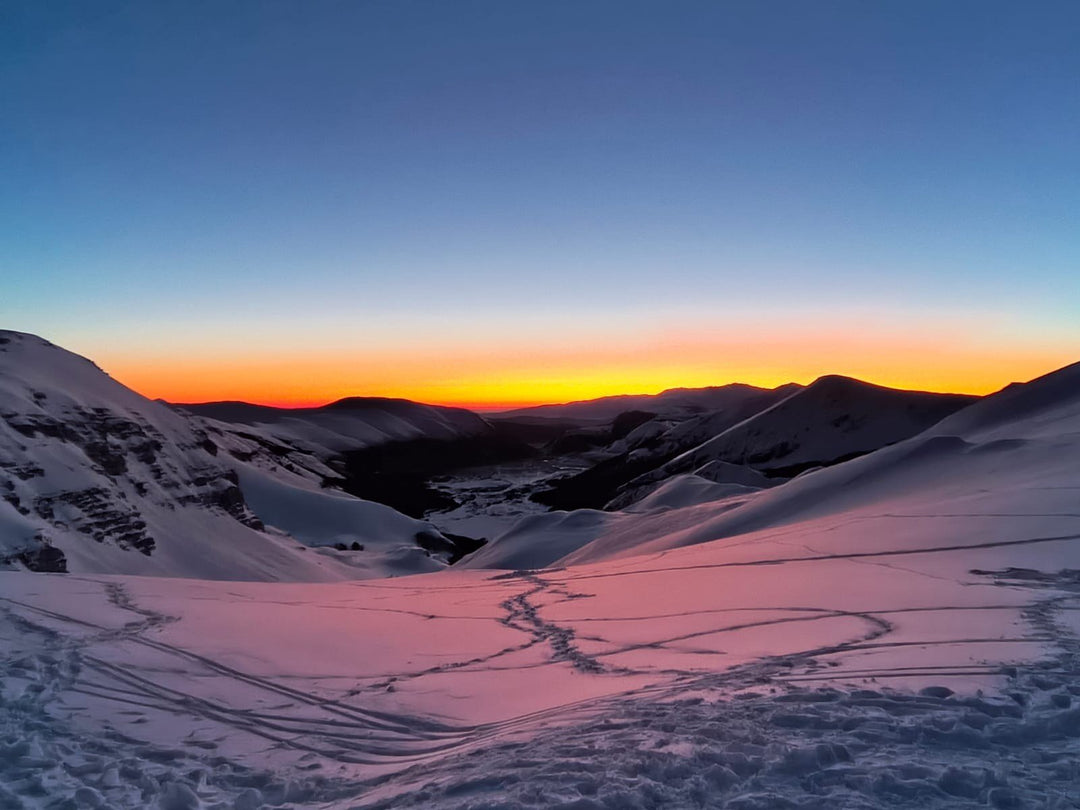 Trekking Trekking in Ciaspola con notte stellata dai 2102m del Rifugio V.Sebastiani – Parco Naturale Regionale Sirente Velino, Abruzzo | Strike Adventure
