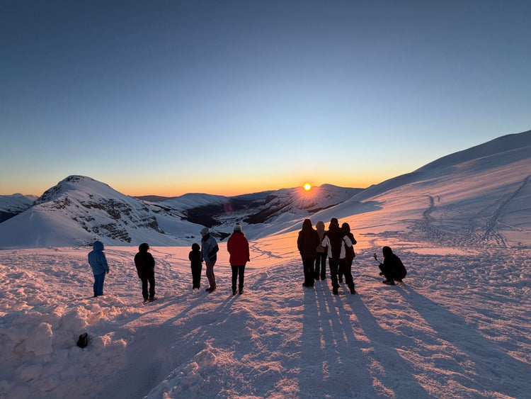 Trekking Trekking in Ciaspola con notte stellata dai 2102m del Rifugio V.Sebastiani – Parco Naturale Regionale Sirente Velino, Abruzzo | Strike Adventure