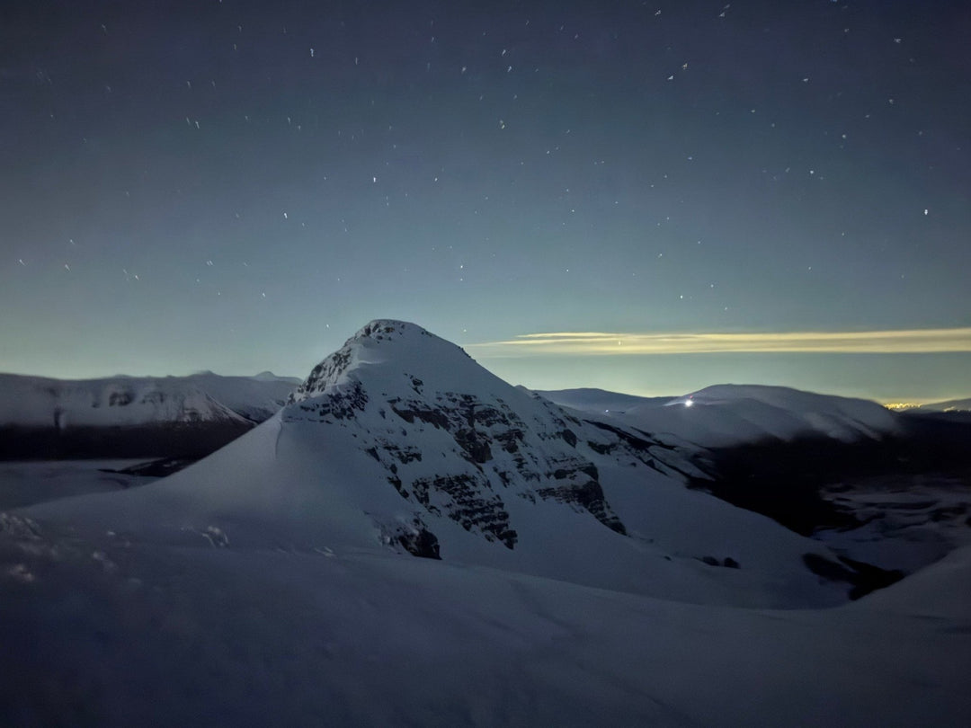 Trekking Trekking in Ciaspola con notte stellata dai 2102m del Rifugio V.Sebastiani – Parco Naturale Regionale Sirente Velino, Abruzzo | Strike Adventure