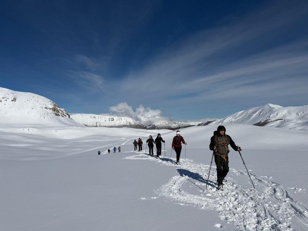 Trekking Trekking in Ciaspola con notte stellata dai 2102m del Rifugio V.Sebastiani – Parco Naturale Regionale Sirente Velino, Abruzzo | Strike Adventure