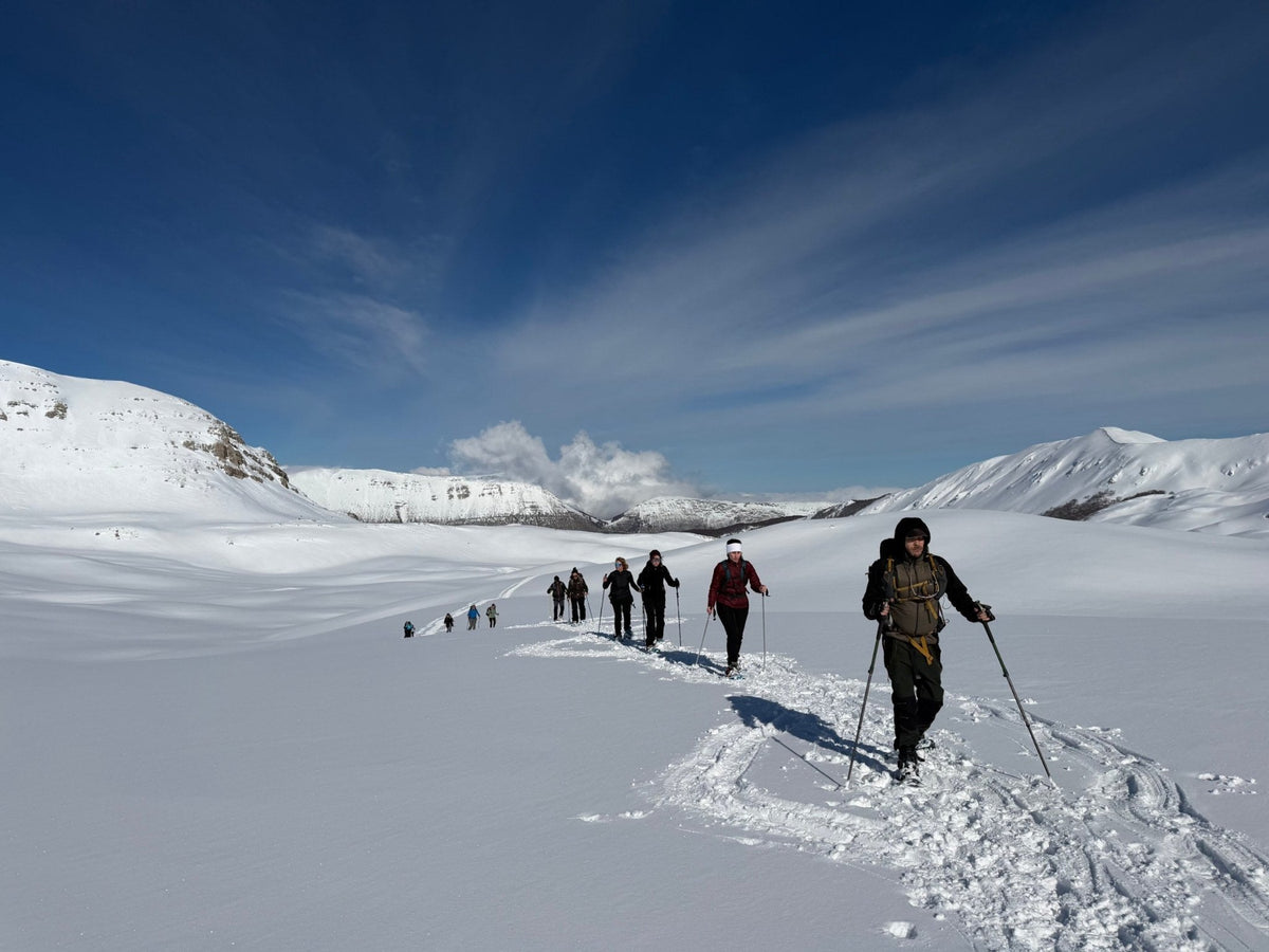 Trekking Trekking in Ciaspola con notte stellata dai 2102m del Rifugio V.Sebastiani – Parco Naturale Regionale Sirente Velino, Abruzzo | Strike Adventure