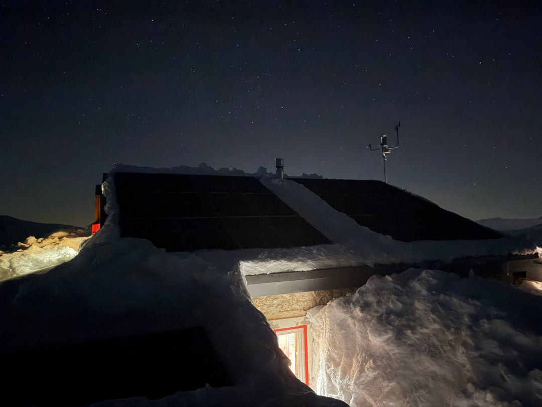 Trekking Trekking in Ciaspola con notte stellata dai 2102m del Rifugio V.Sebastiani – Parco Naturale Regionale Sirente Velino, Abruzzo | Strike Adventure