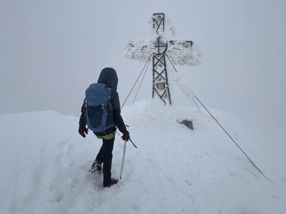 Uscita di Alpinismo Invernale al Monte Velino (2486m) - Strike Adventure
