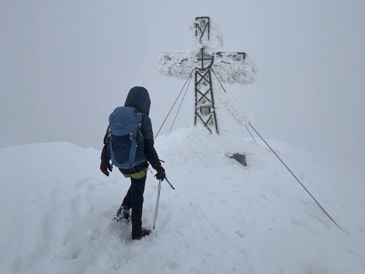 Uscita di Alpinismo Invernale al Monte Velino (2486m) - Strike Adventure