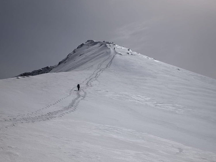 Uscita di Alpinismo Invernale al Monte Velino (2486m) - Strike Adventure
