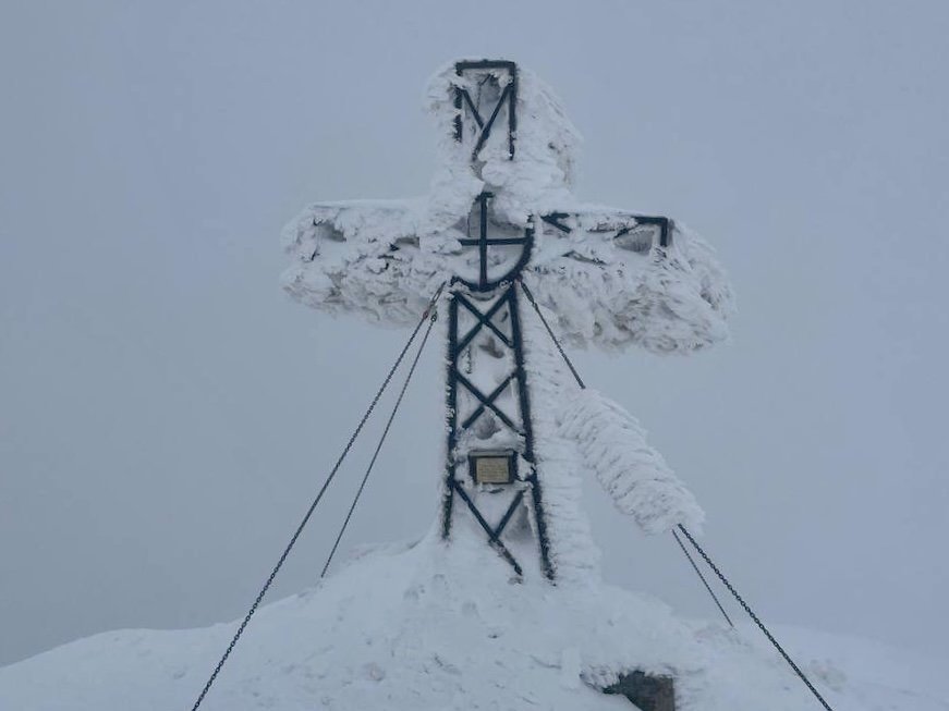 Uscita di Alpinismo Invernale al Monte Velino (2486m) - Strike Adventure