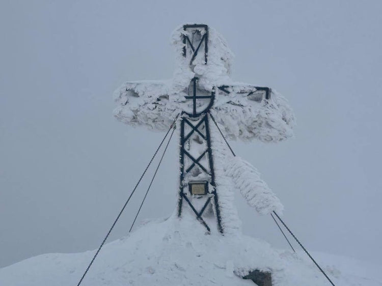 Uscita di Alpinismo Invernale al Monte Velino (2486m) - Strike Adventure