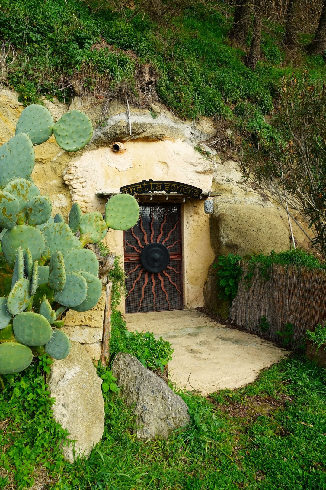 Valle del Treja e mercatini di Natale: tra borghi antichi e cascate - Strike Adventure