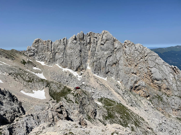 Via Ferrata Ricci al Corno Grande Vetta Orientale (2903m) – ["Parco Nazionale Gran Sasso e Monti della Laga"], Abruzzo | Strike Adventure