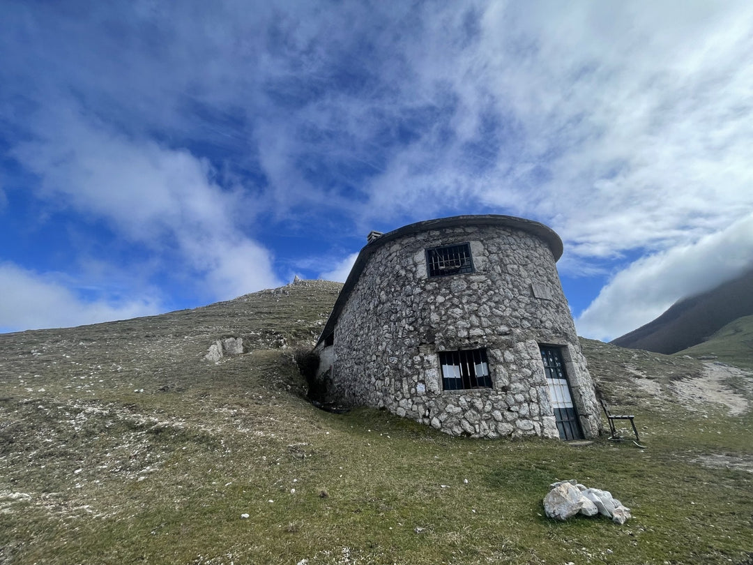 X Training al Monte Cairo, panorami e storia della montagna solitaria - Strike Adventure