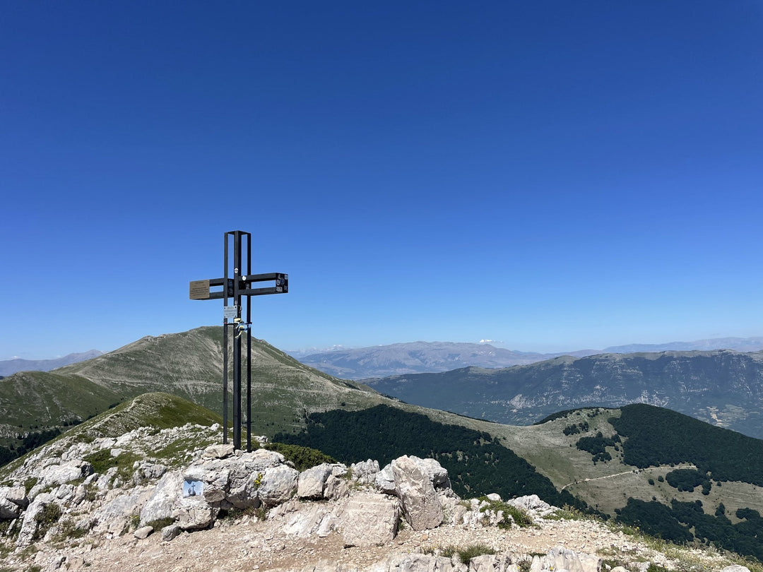 Yoga Trek al Monte Crepacuore e il Sentiero dei Fiori - Strike Adventure