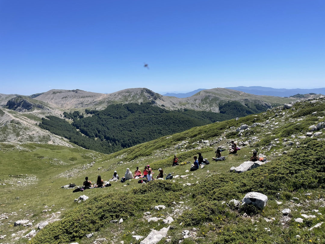 Yoga Trek al Monte Crepacuore e il Sentiero dei Fiori - Strike Adventure