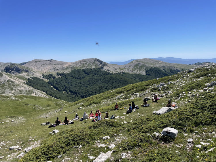 Yoga Trek al Monte Crepacuore e il Sentiero dei Fiori - Strike Adventure